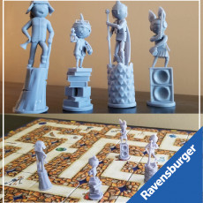 Ravensburger's Labyrinth: Costume Party Adventurers