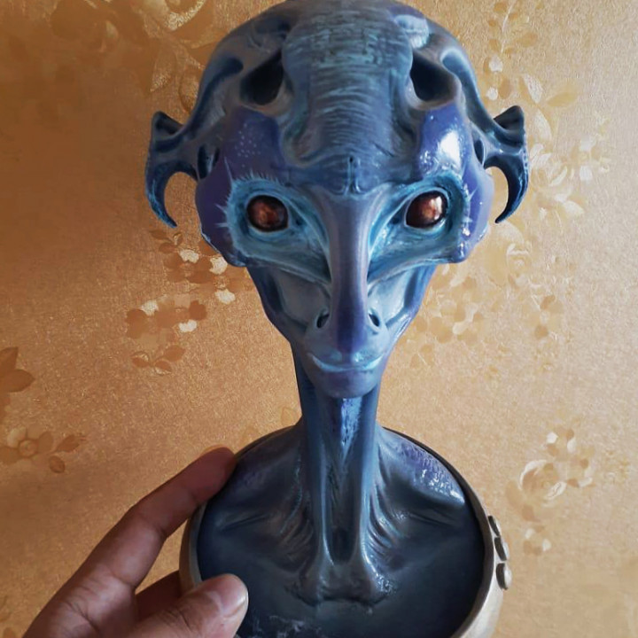 Alein bust image